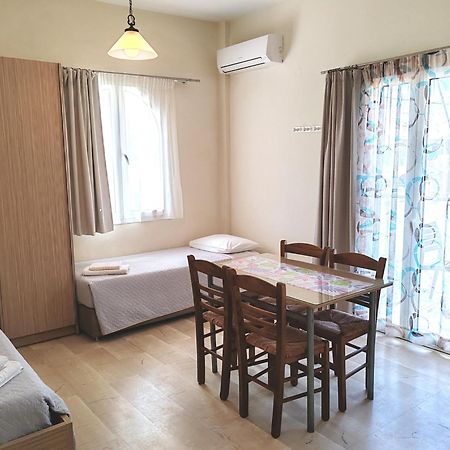 Angelica Studios And Apartments Agia Marina  ภายนอก รูปภาพ