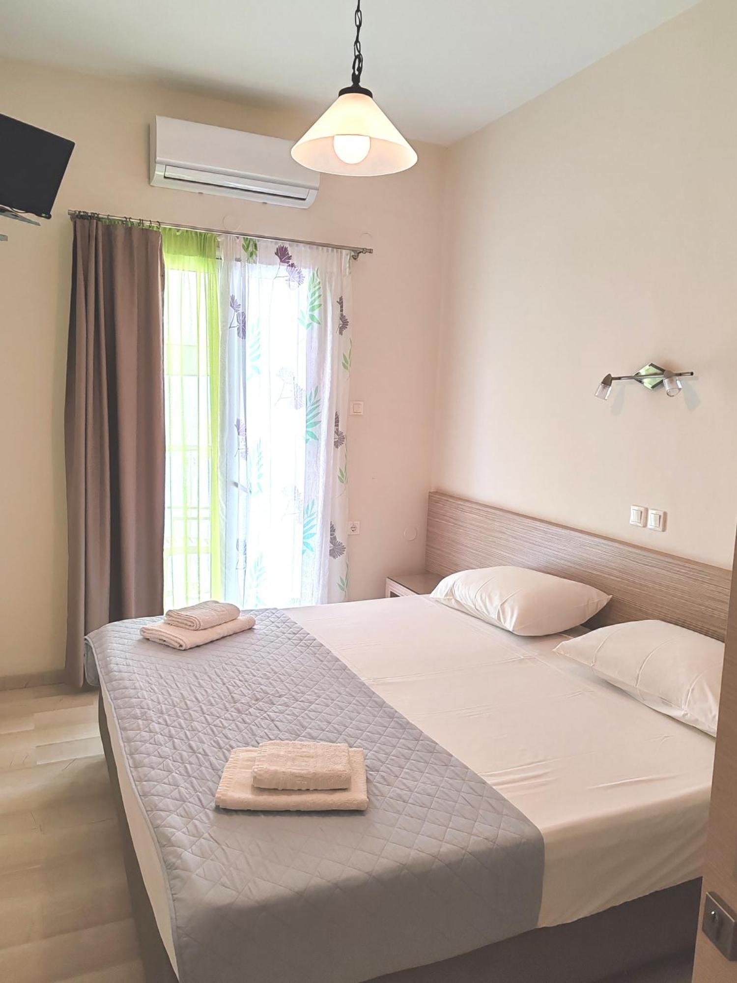 Angelica Studios And Apartments Agia Marina  ภายนอก รูปภาพ